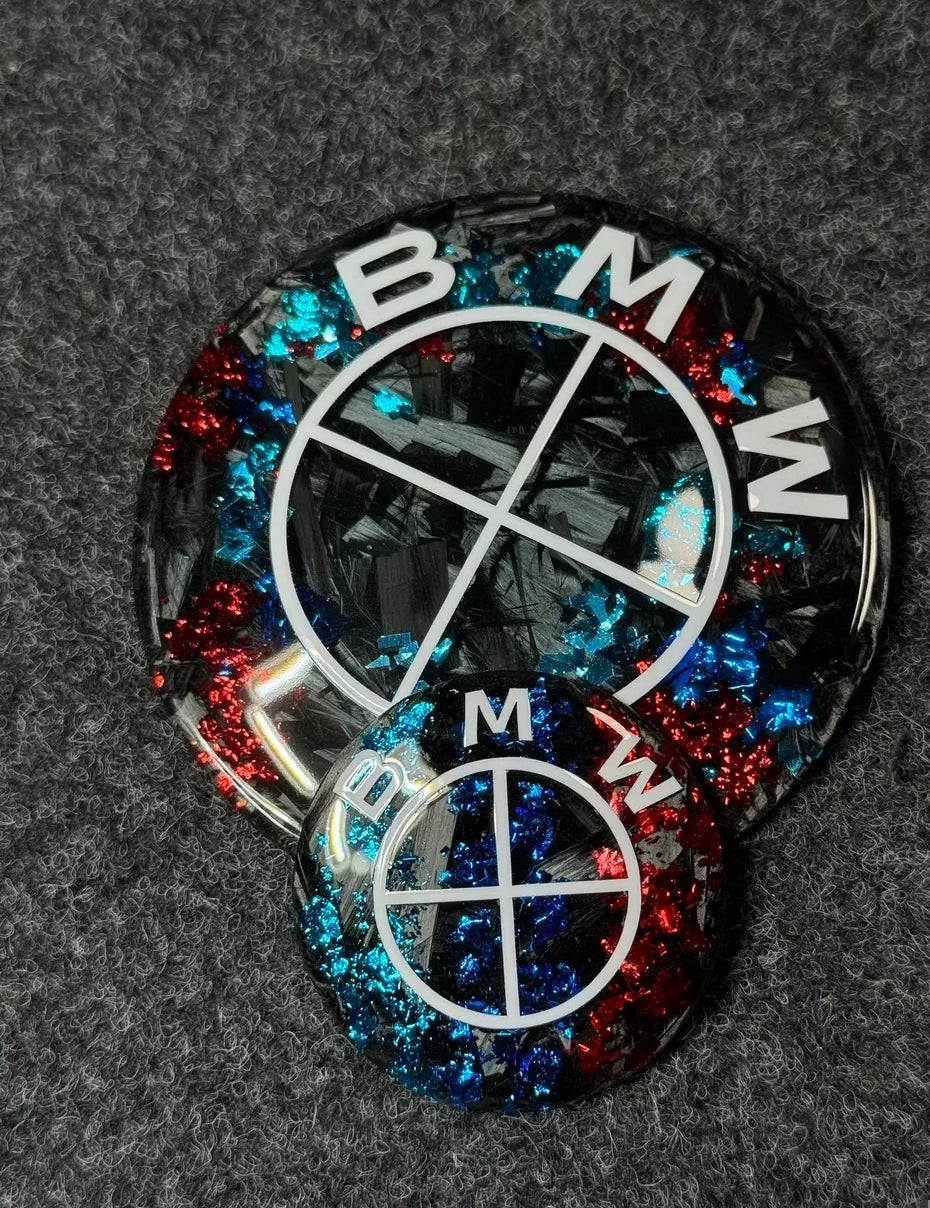 Badge BMW bleue et rouge