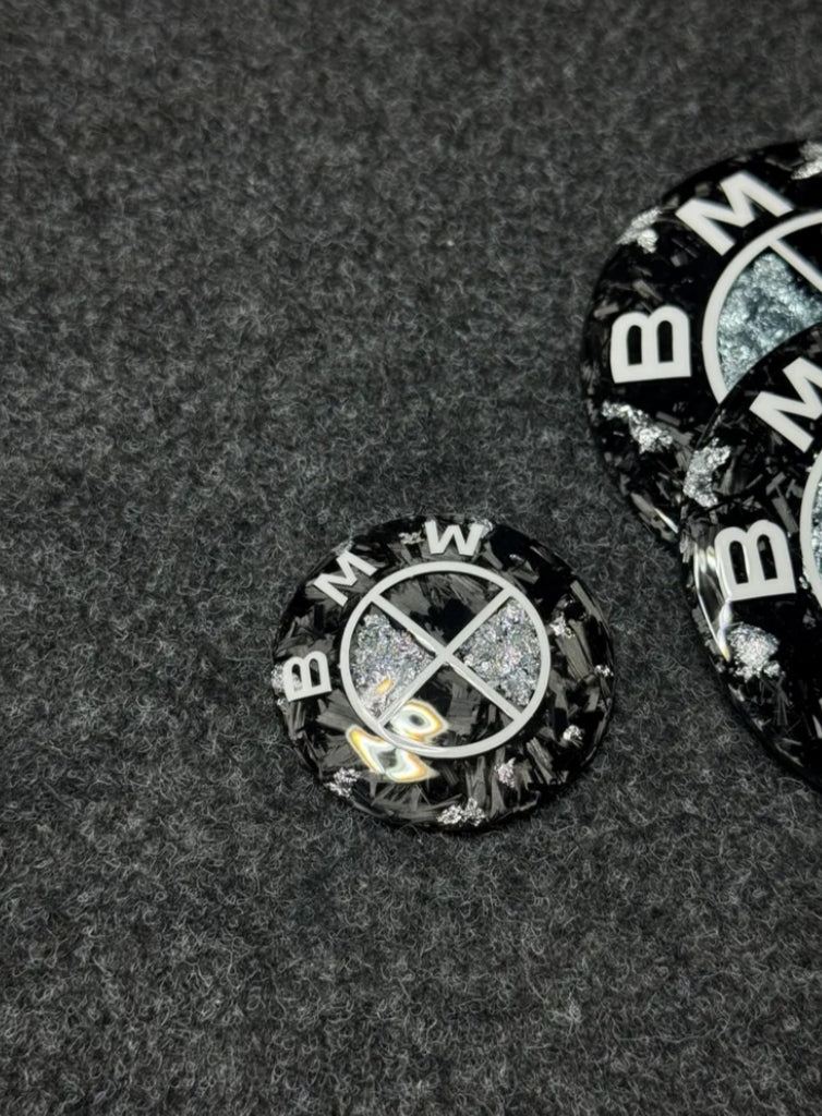 Badge carbone noir et blanc