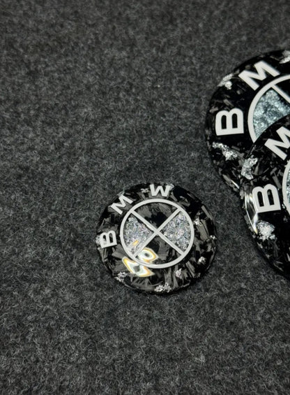 Badge carbone noir et blanc