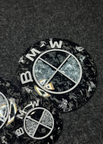 Badge carbone noir et blanc