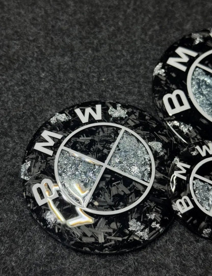 Badge carbone noir et blanc