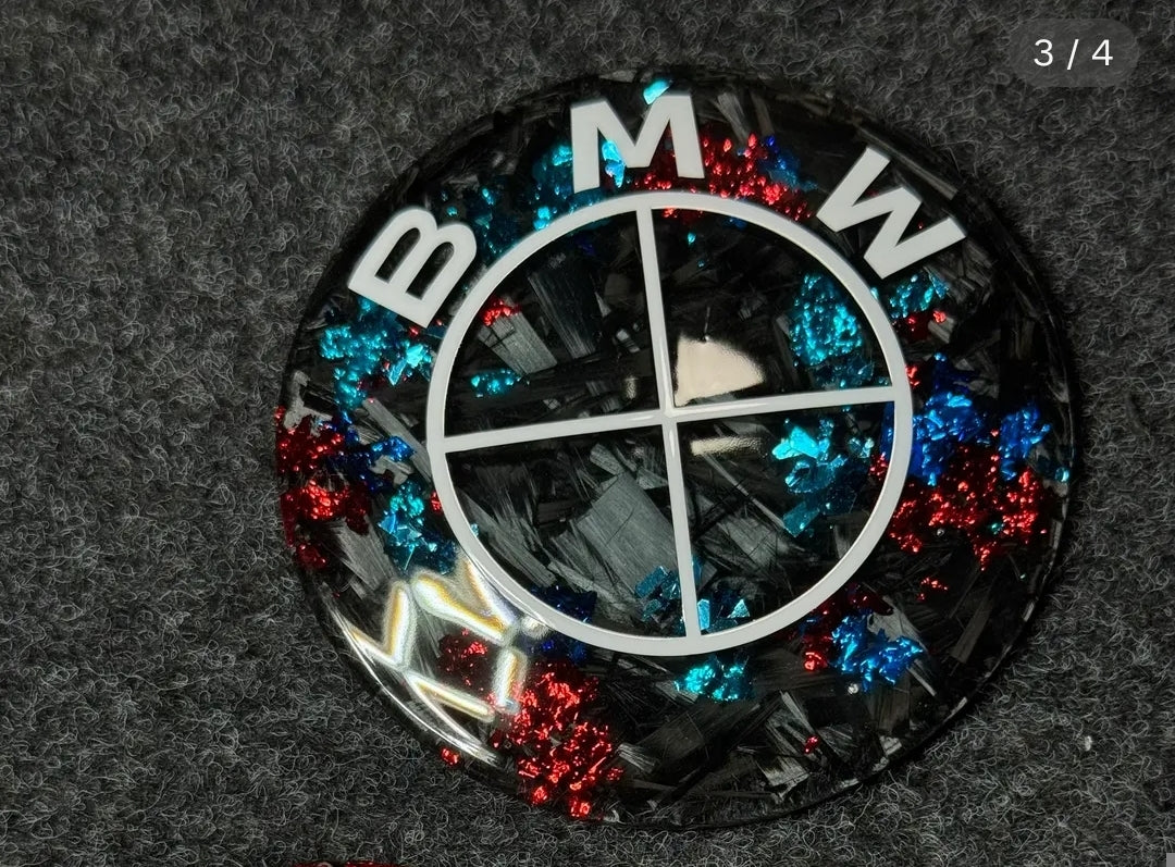 Badge BMW bleue et rouge